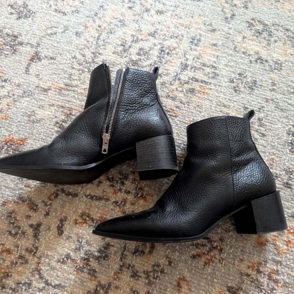 Everlane Black Leather Bootie - Classic, Minimalist Ankle Boots